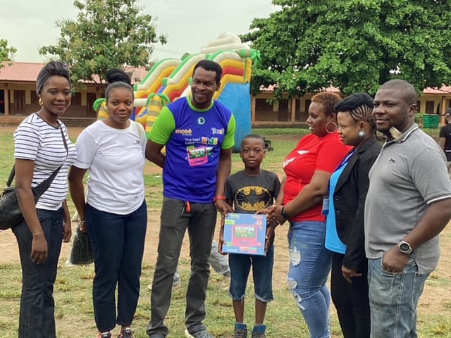 Tech firms gifts pupils educational materials to celebrate Children's Day